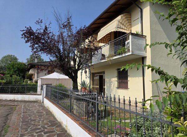 casa indipendente in vendita a Carpi in zona Cibeno Pile