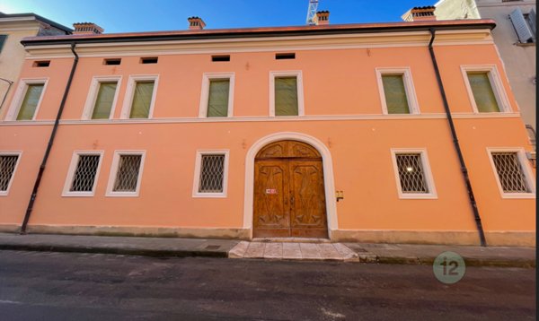 appartamento in vendita a Carpi in zona Centro Storico