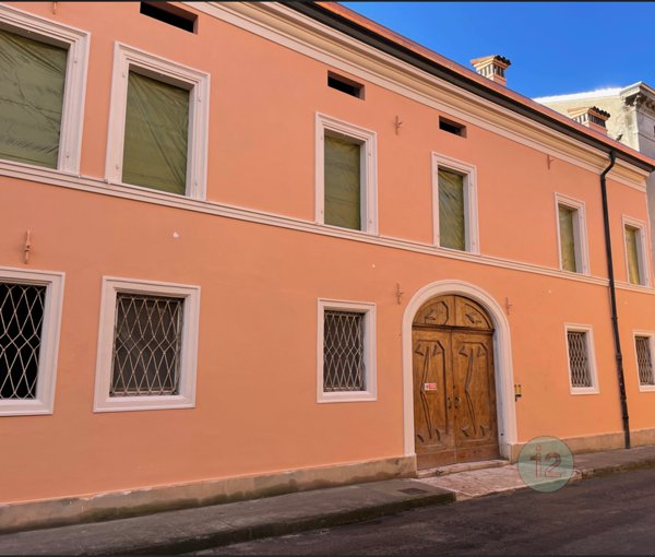 appartamento in vendita a Carpi in zona Centro Storico