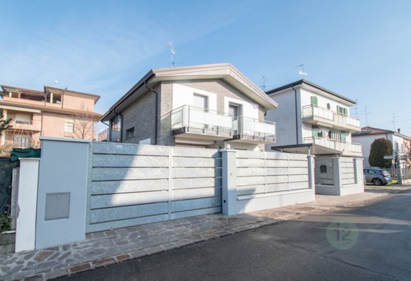 casa indipendente in vendita a Carpi in zona Cibeno Pile