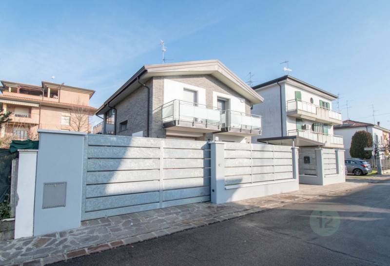 casa indipendente in vendita a Carpi in zona Cibeno Pile