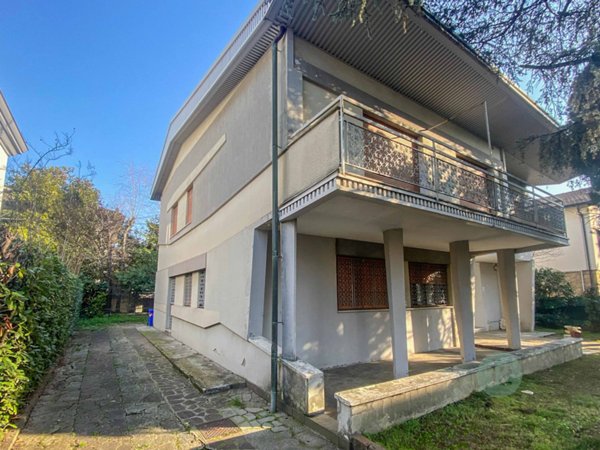 casa indipendente in vendita a Carpi in zona Centro Storico