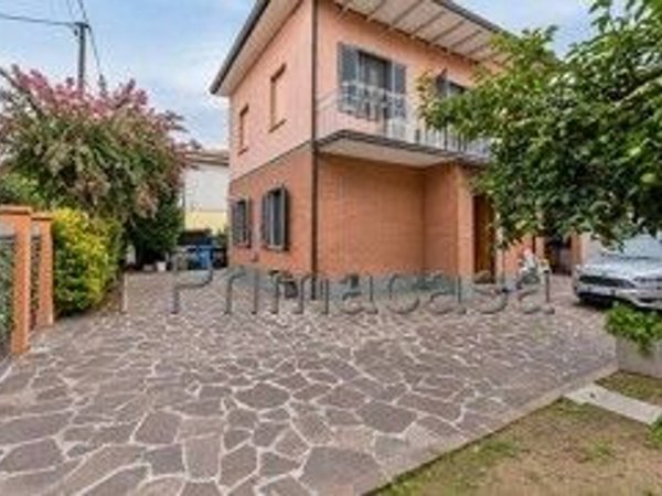 casa indipendente in vendita a Carpi