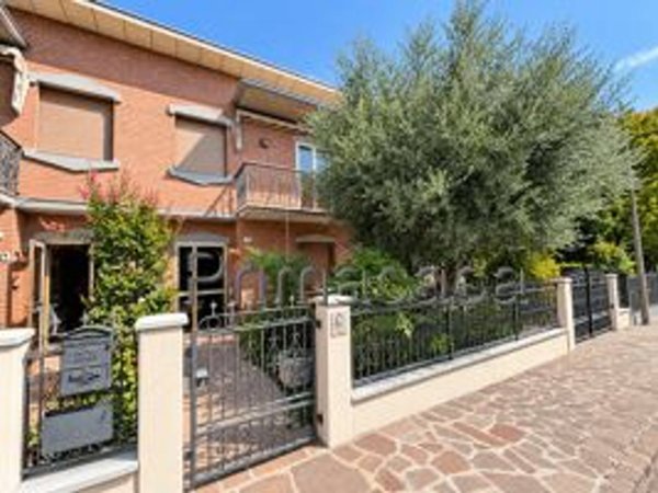 casa indipendente in vendita a Carpi in zona Quartirolo
