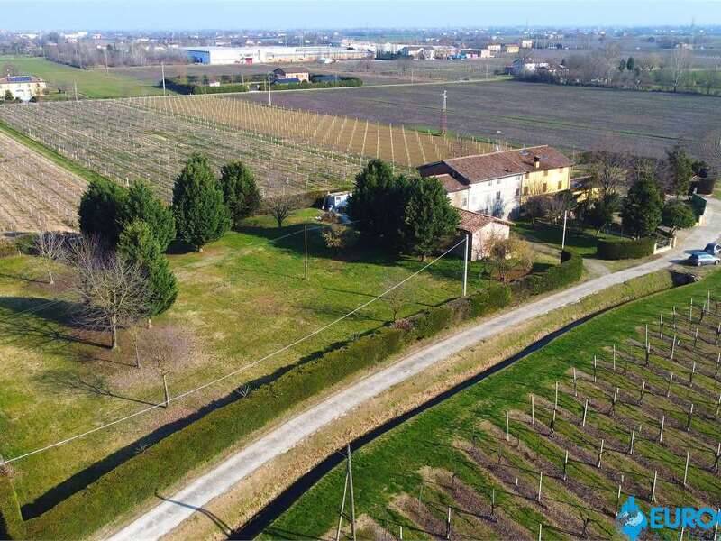 casa indipendente in vendita a Carpi in zona Centro Storico