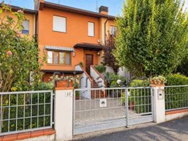 casa indipendente in vendita a Carpi in zona Centro Storico