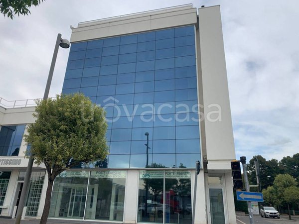 ufficio in vendita a Carpi in zona Quartirolo