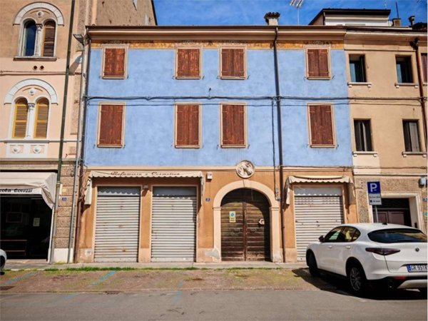 intera palazzina in vendita a Carpi