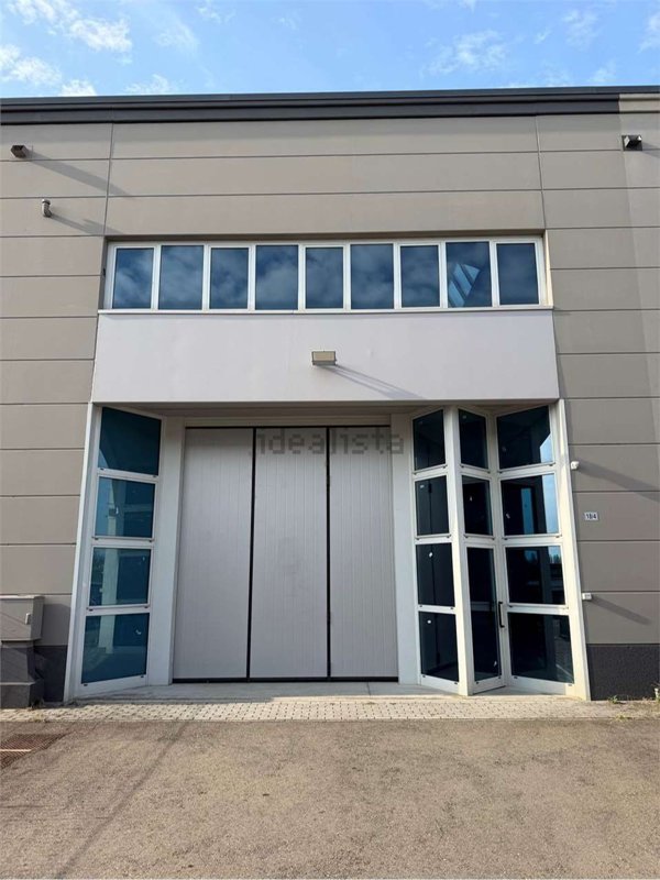 locale commerciale in vendita a Carpi