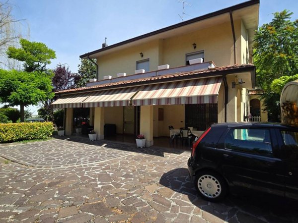 casa indipendente in vendita a Carpi in zona Centro Storico