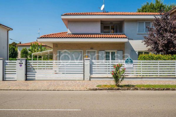 casa indipendente in vendita a Carpi in zona Cibeno Pile