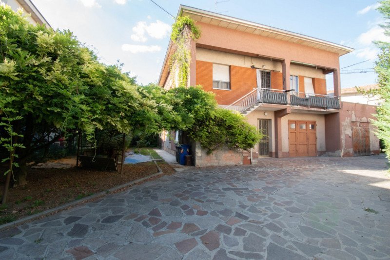 casa indipendente in vendita a Carpi in zona Cibeno Pile