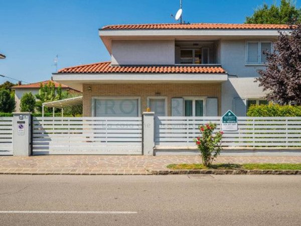casa indipendente in vendita a Carpi in zona Cibeno Pile