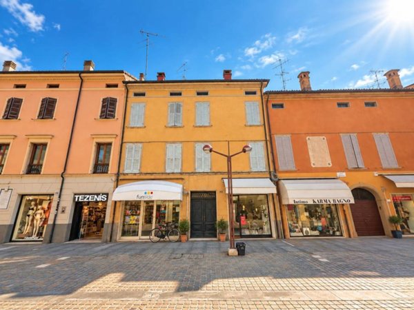 appartamento in vendita a Carpi in zona Centro Storico