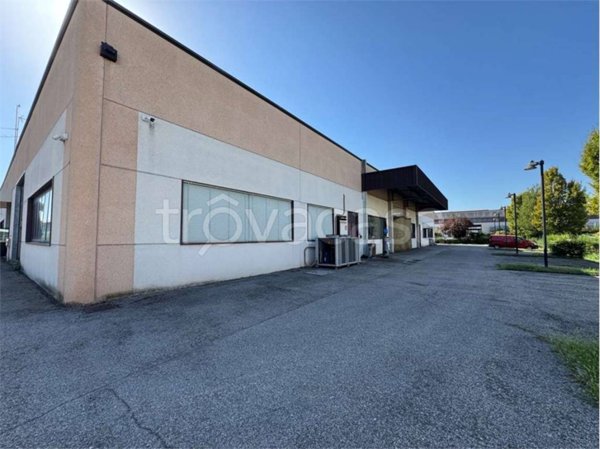 locale commerciale in vendita a Carpi in zona Budrione