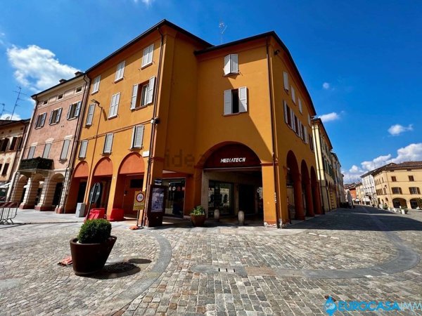 appartamento in vendita a Carpi in zona Centro Storico