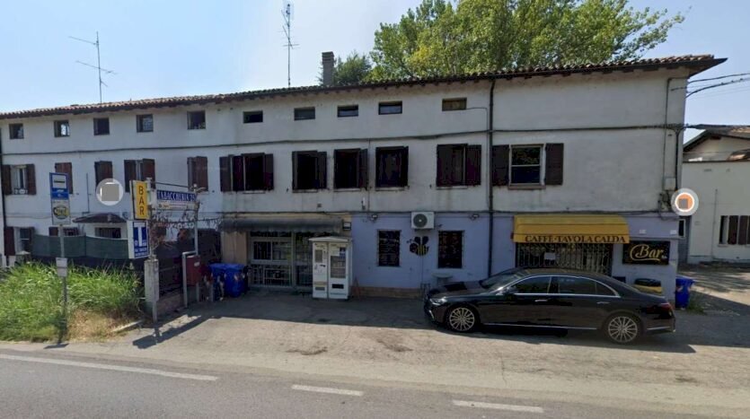 esercizio commerciale in vendita a Carpi