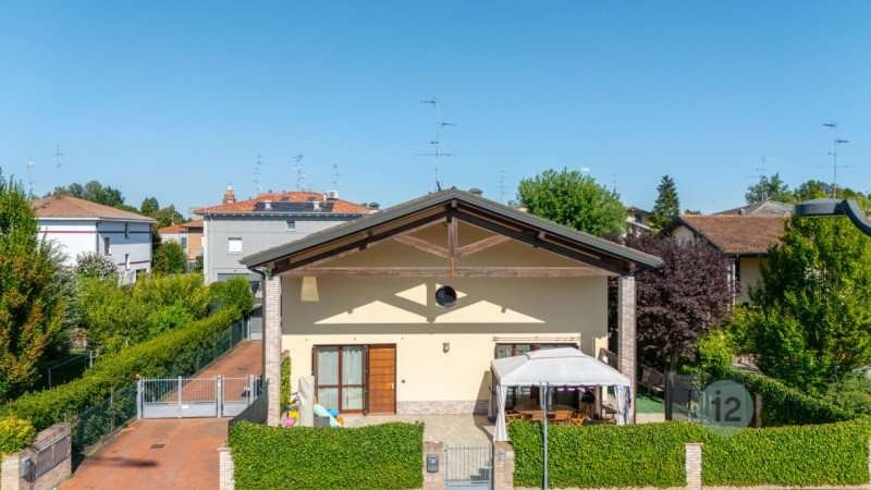 casa indipendente in vendita a Carpi in zona Budrione