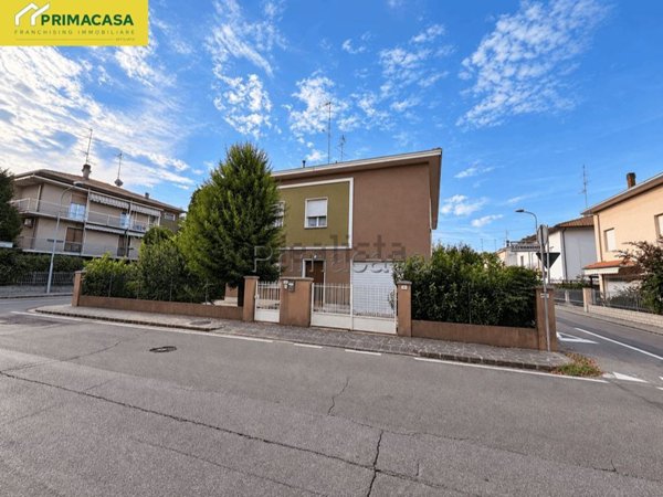 casa indipendente in vendita a Carpi
