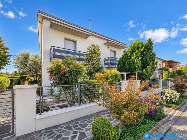 casa indipendente in vendita a Carpi in zona San Marino