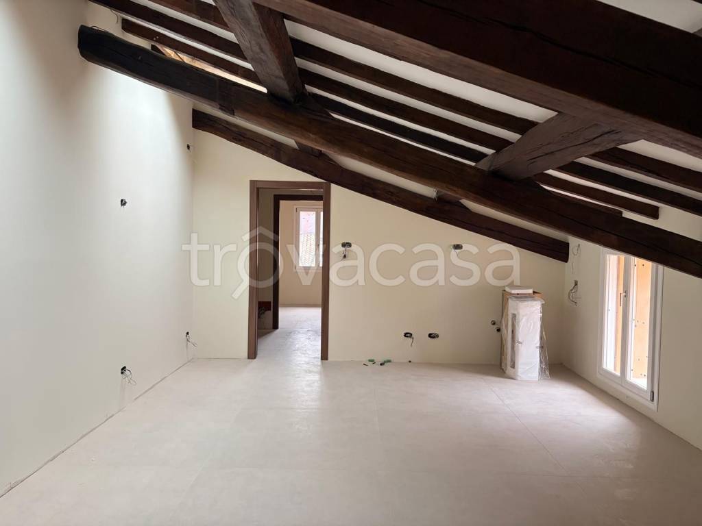 appartamento in vendita a Carpi in zona Centro Storico