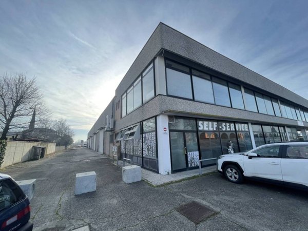 locale commerciale in vendita a Castelfranco Emilia