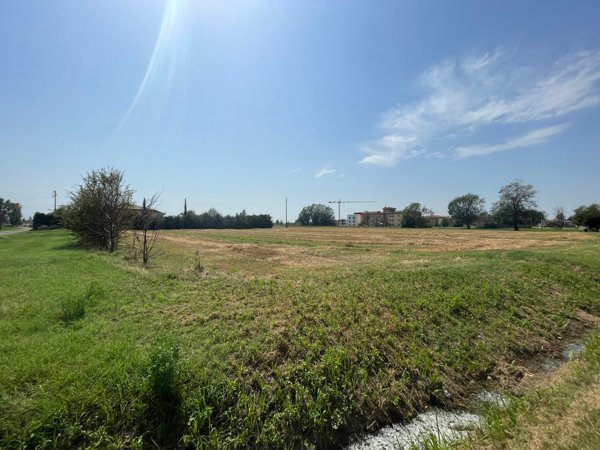 terreno edificabile in vendita a Castelfranco Emilia in zona Manzolino