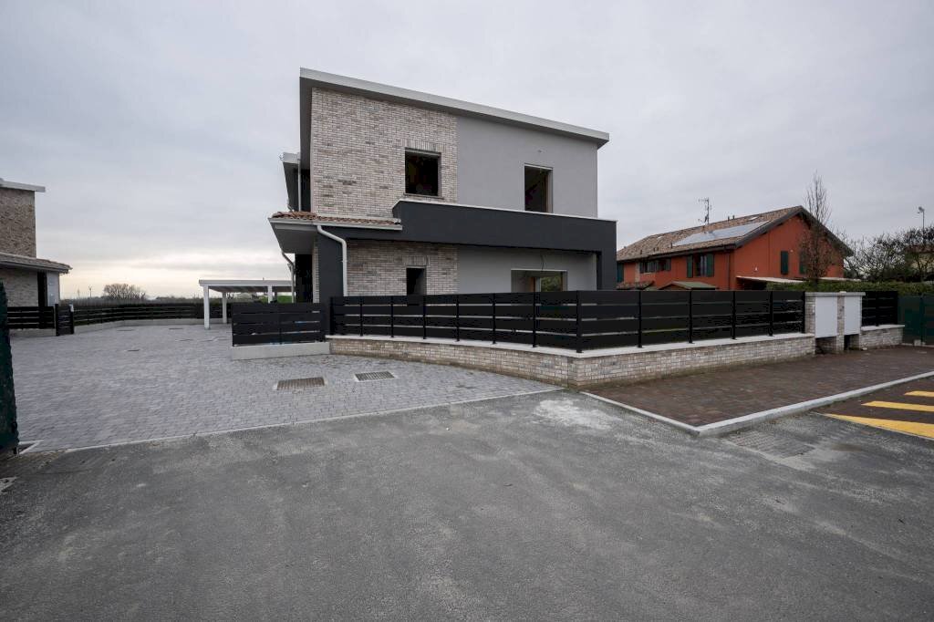 casa indipendente in vendita a Castelfranco Emilia in zona Manzolino
