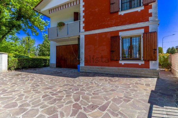 casa indipendente in vendita a Castelfranco Emilia in zona Cavazzona