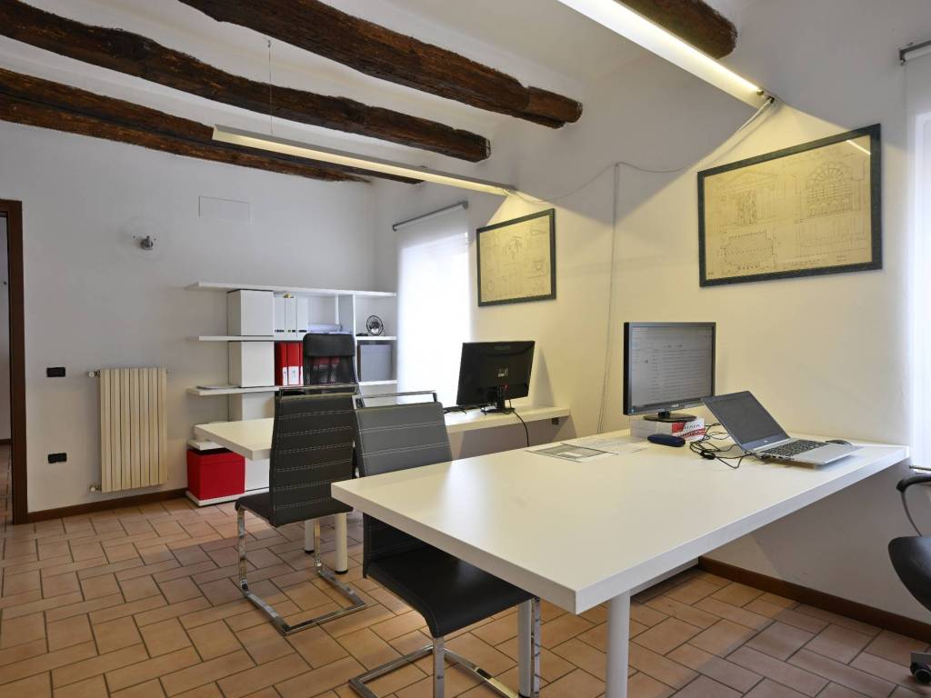 ufficio in vendita a Castelfranco Emilia