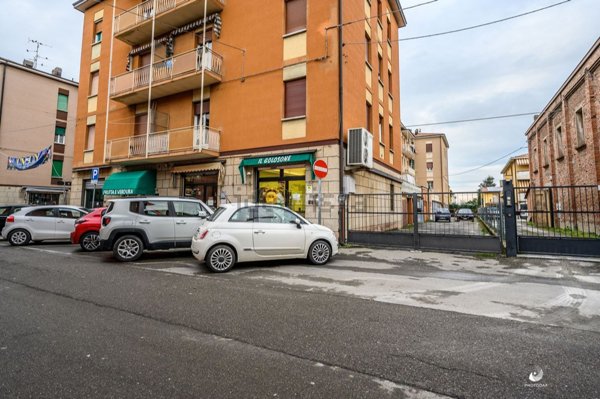 negozio in vendita a Castelfranco Emilia in zona Piumazzo