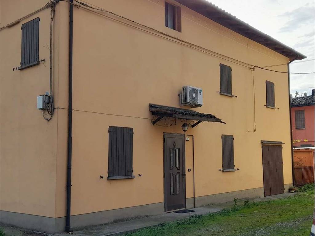casa indipendente in vendita a Castelfranco Emilia in zona Manzolino