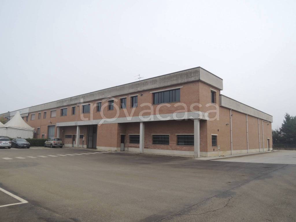 locale commerciale in vendita a Castelfranco Emilia