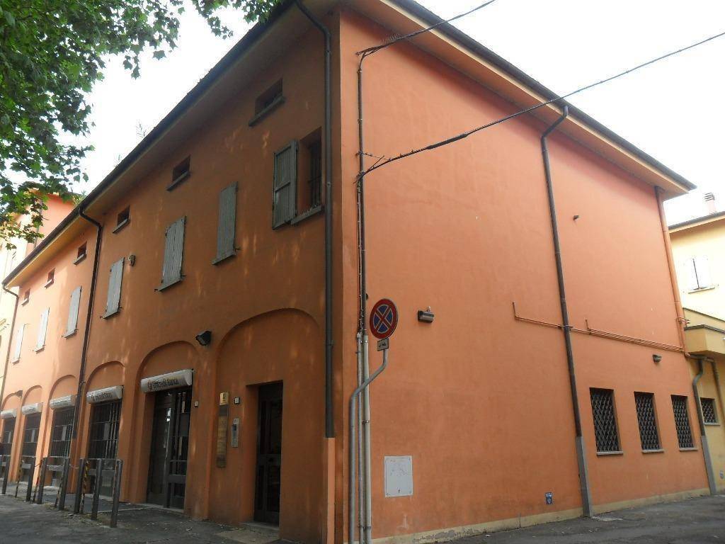 locale commerciale in vendita a Castelfranco Emilia