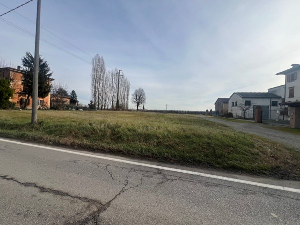 terreno edificabile in vendita a Castelfranco Emilia in zona Riolo