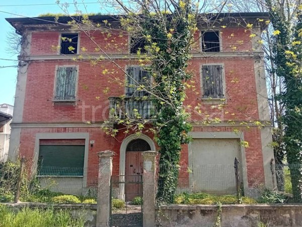 casa indipendente in vendita a Castelfranco Emilia in zona Manzolino