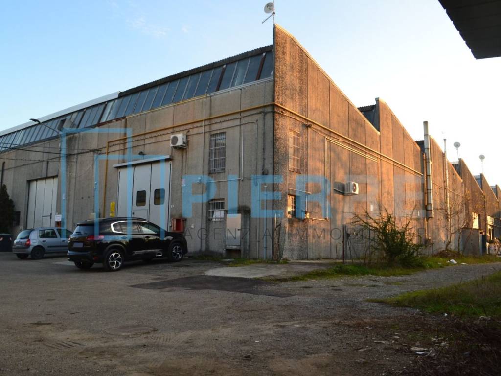 locale commerciale in vendita a Castelfranco Emilia