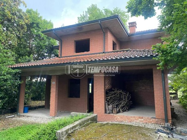 casa indipendente a Castelfranco Emilia in zona Madonna della Provvidenza