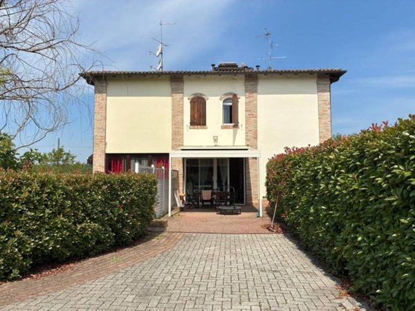 casa indipendente in vendita a Castelfranco Emilia in zona Manzolino
