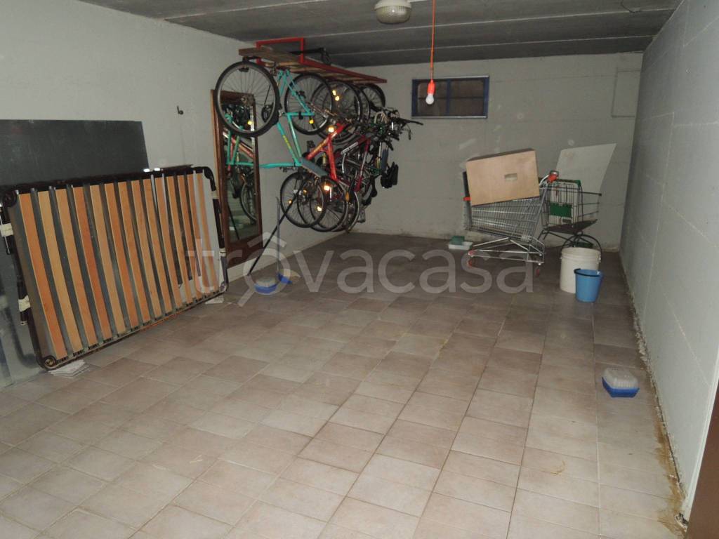 locale commerciale in vendita a Castelfranco Emilia in zona Piumazzo