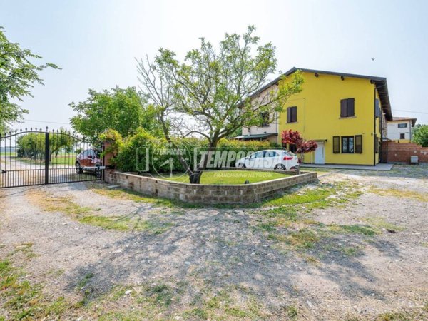 casa indipendente in vendita a Castelfranco Emilia in zona Manzolino