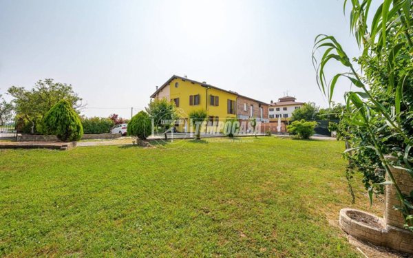 casa indipendente in vendita a Castelfranco Emilia in zona Manzolino