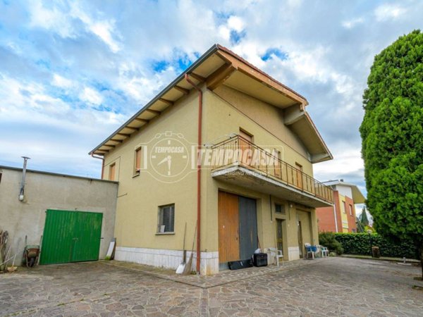 casa indipendente in vendita a Castelfranco Emilia in zona Piumazzo