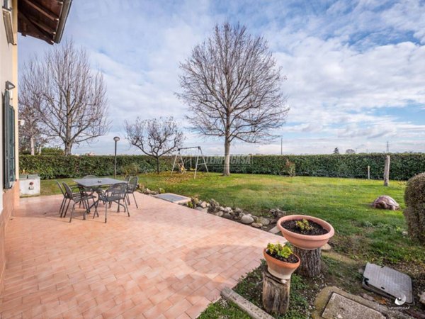 casa indipendente in vendita a Castelfranco Emilia in zona Cavazzona