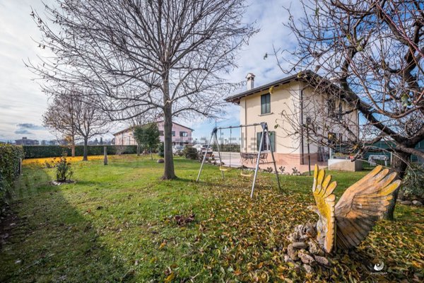 casa indipendente a Castelfranco Emilia in zona Madonna della Provvidenza