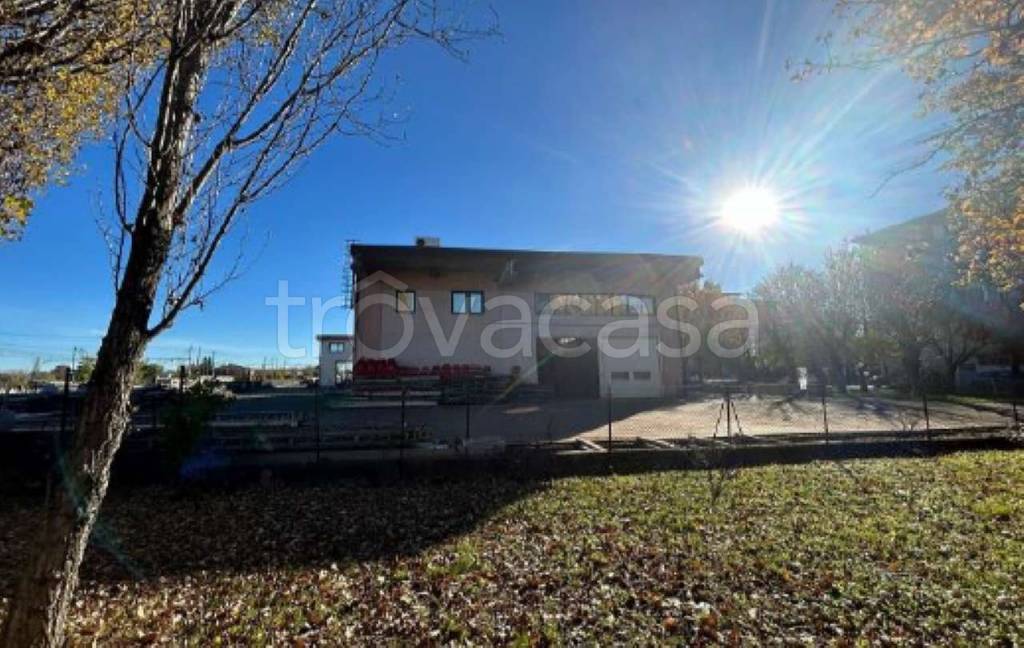 locale commerciale in vendita a Castelfranco Emilia