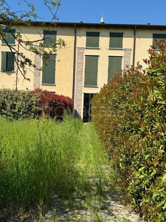 casa indipendente in vendita a Castelfranco Emilia in zona Cavazzona