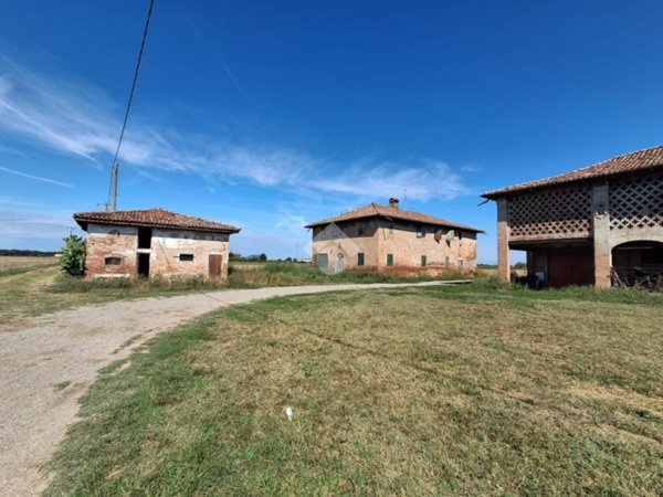 casa indipendente in vendita a Castelfranco Emilia in zona Piumazzo
