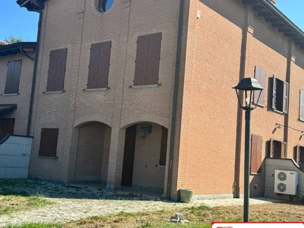 casa indipendente in vendita a Castelfranco Emilia in zona Cavazzona