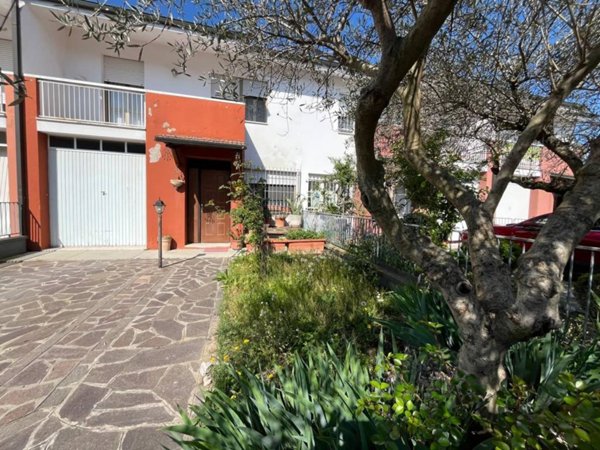 casa indipendente in vendita a Castelfranco Emilia in zona Piumazzo
